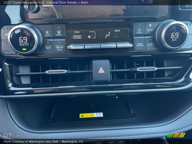 Celestial Silver Metallic / Black 2023 Toyota Highlander XLE