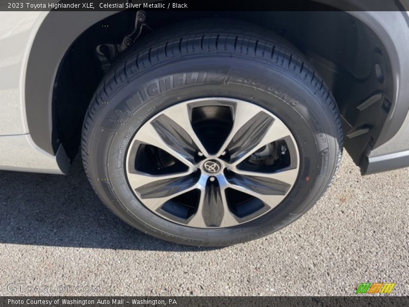 Celestial Silver Metallic / Black 2023 Toyota Highlander XLE