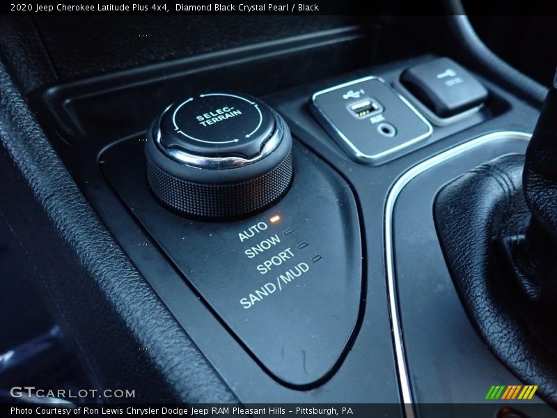 Diamond Black Crystal Pearl / Black 2020 Jeep Cherokee Latitude Plus 4x4