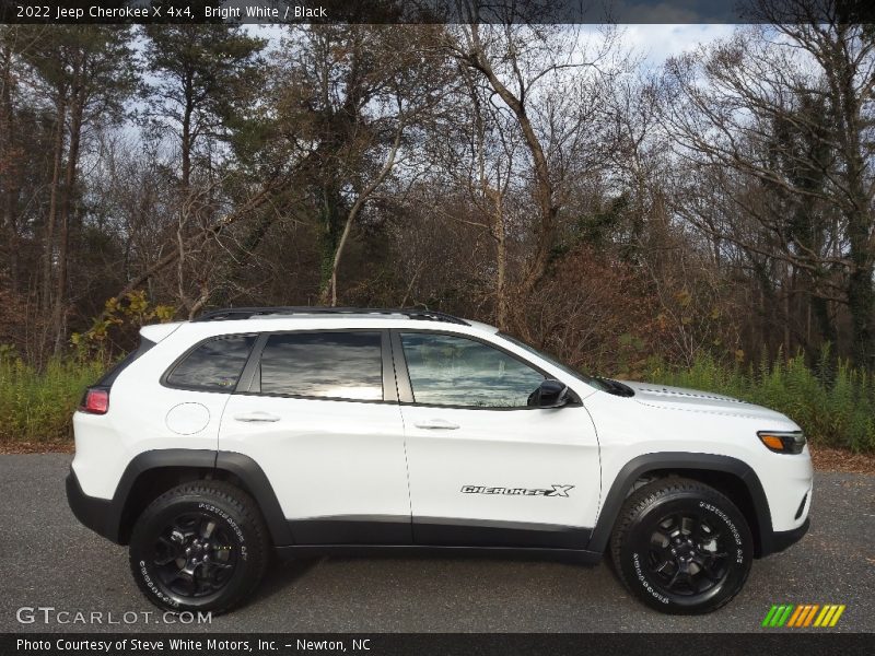 Bright White / Black 2022 Jeep Cherokee X 4x4