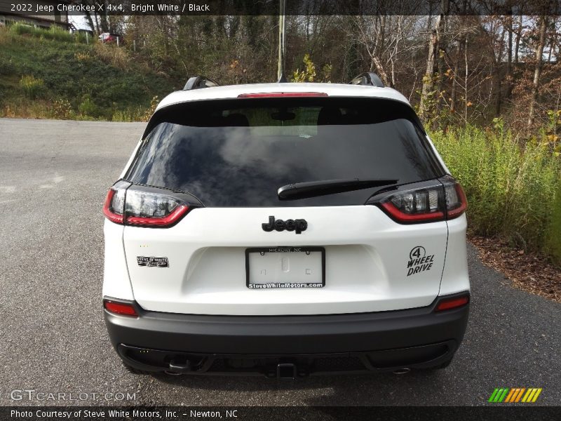 Bright White / Black 2022 Jeep Cherokee X 4x4