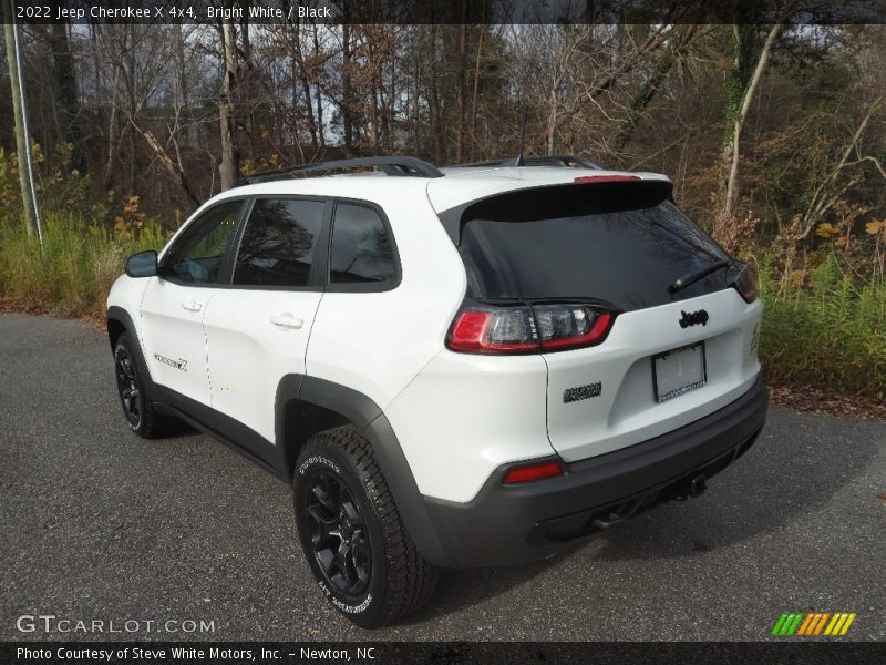 Bright White / Black 2022 Jeep Cherokee X 4x4