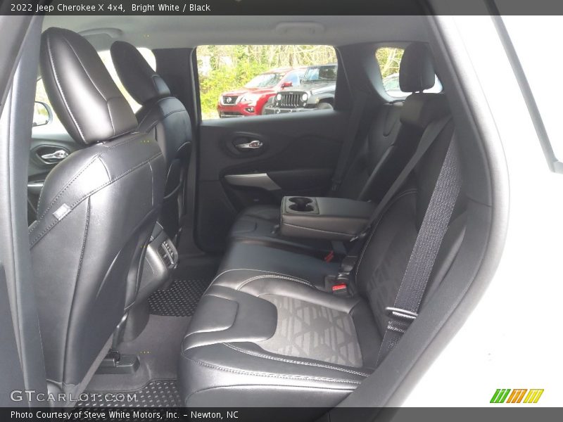 Bright White / Black 2022 Jeep Cherokee X 4x4