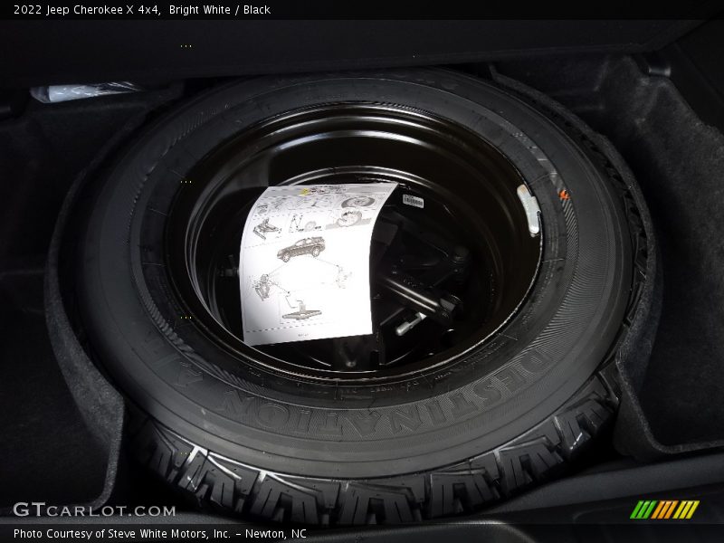 Bright White / Black 2022 Jeep Cherokee X 4x4