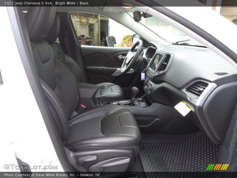 Bright White / Black 2022 Jeep Cherokee X 4x4