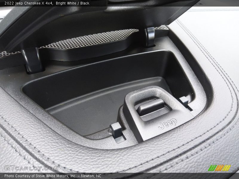 Bright White / Black 2022 Jeep Cherokee X 4x4