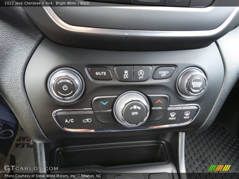 Bright White / Black 2022 Jeep Cherokee X 4x4