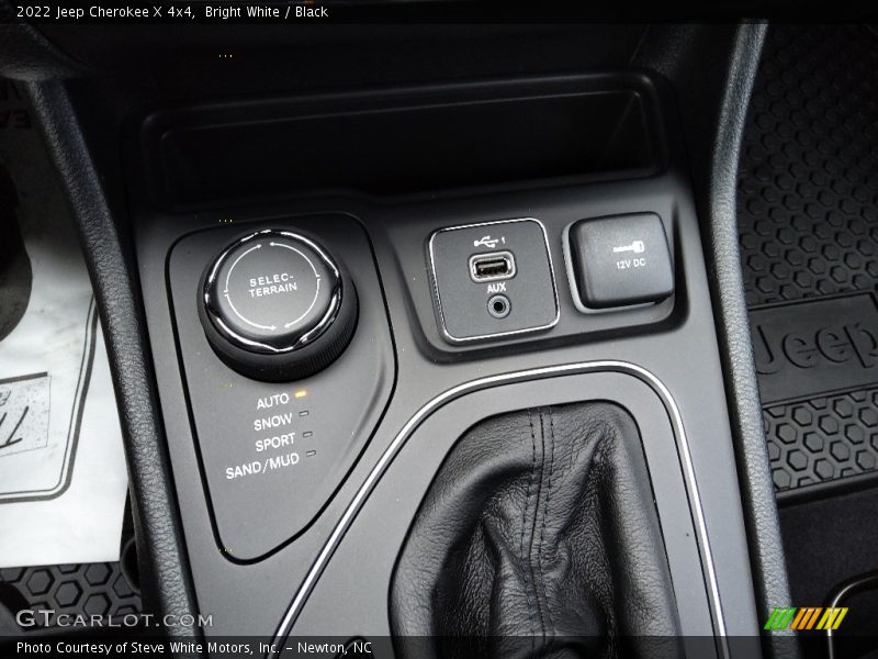 Bright White / Black 2022 Jeep Cherokee X 4x4