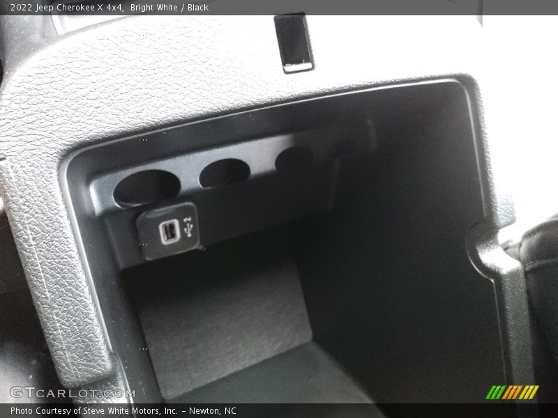 Bright White / Black 2022 Jeep Cherokee X 4x4