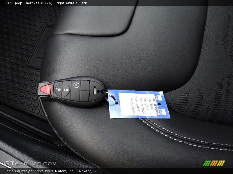 Bright White / Black 2022 Jeep Cherokee X 4x4