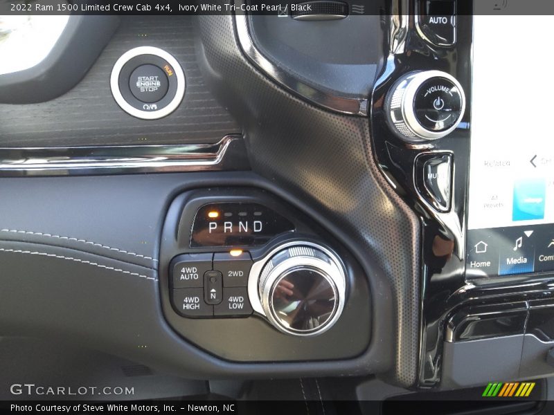Ivory White Tri-Coat Pearl / Black 2022 Ram 1500 Limited Crew Cab 4x4