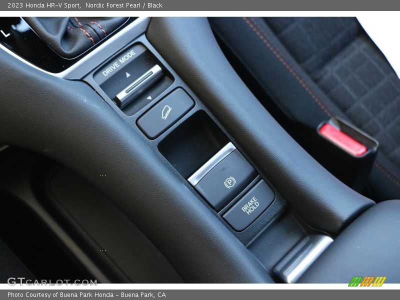 Nordic Forest Pearl / Black 2023 Honda HR-V Sport