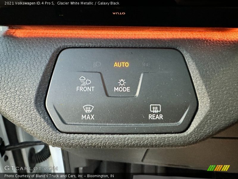 Glacier White Metallic / Galaxy Black 2021 Volkswagen ID.4 Pro S