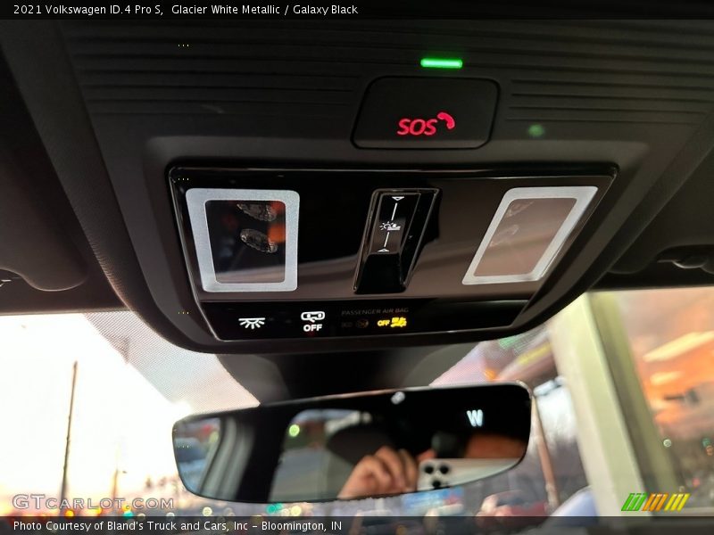Glacier White Metallic / Galaxy Black 2021 Volkswagen ID.4 Pro S