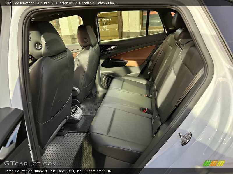Glacier White Metallic / Galaxy Black 2021 Volkswagen ID.4 Pro S