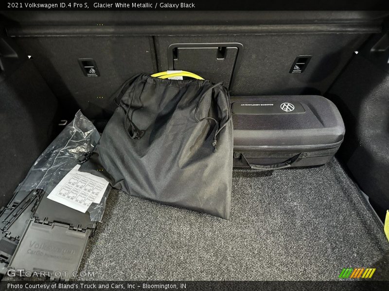 Glacier White Metallic / Galaxy Black 2021 Volkswagen ID.4 Pro S