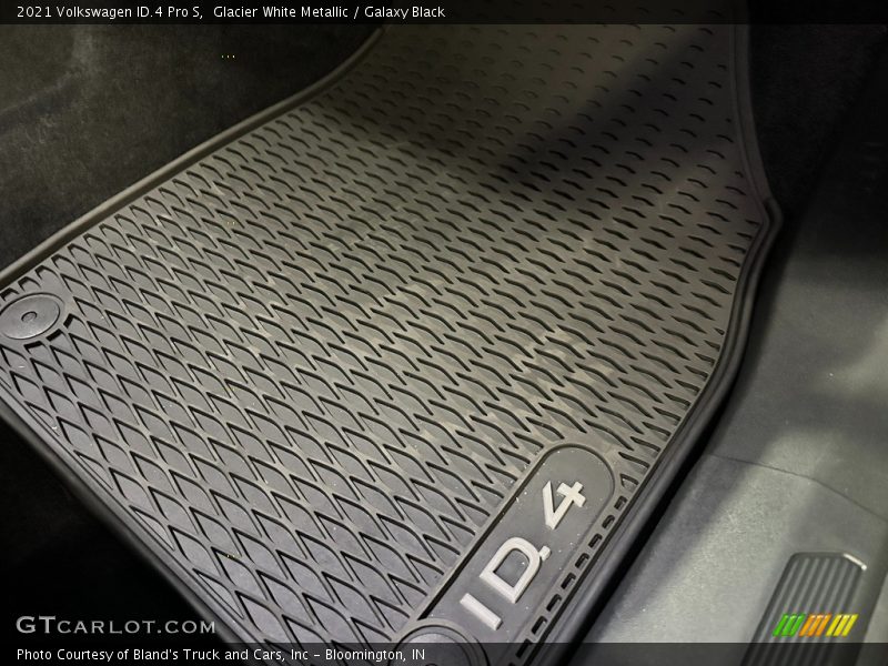 Glacier White Metallic / Galaxy Black 2021 Volkswagen ID.4 Pro S