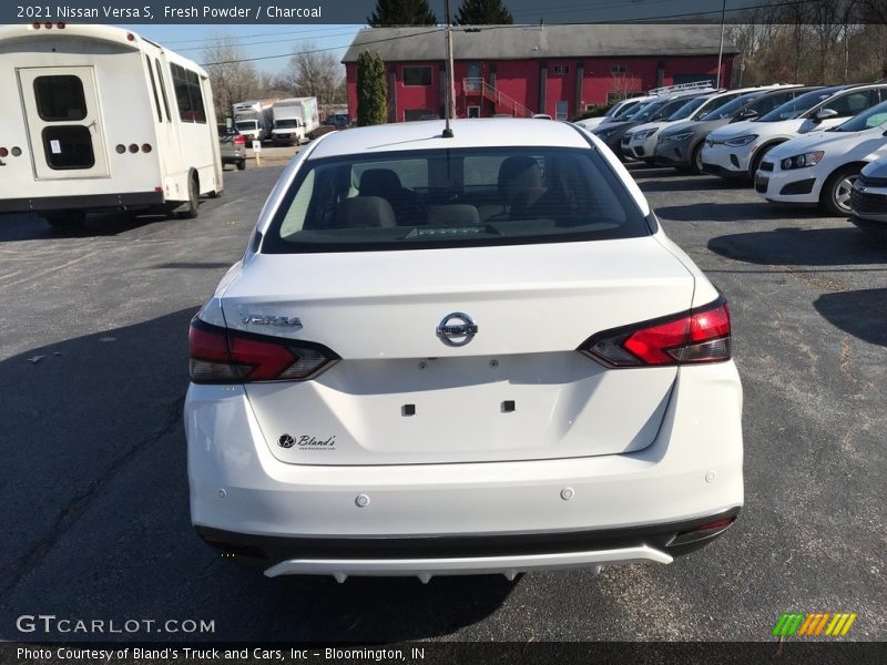 Fresh Powder / Charcoal 2021 Nissan Versa S