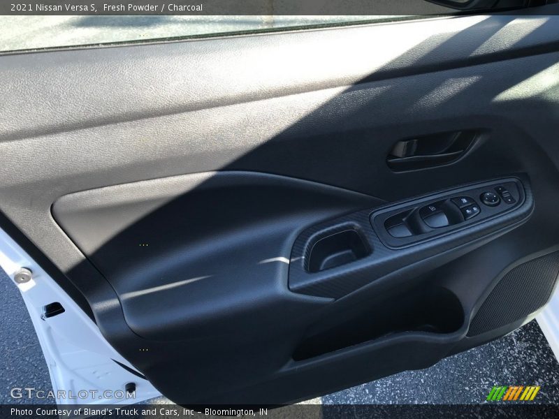 Door Panel of 2021 Versa S