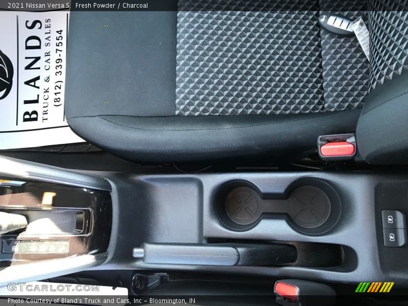 Fresh Powder / Charcoal 2021 Nissan Versa S