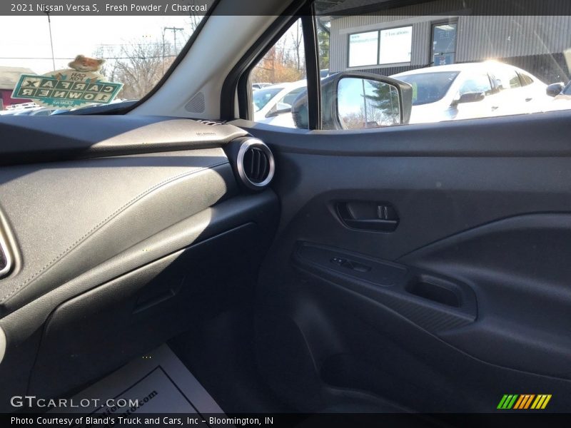 Fresh Powder / Charcoal 2021 Nissan Versa S