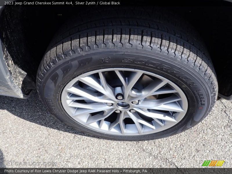 Silver Zynith / Global Black 2023 Jeep Grand Cherokee Summit 4x4