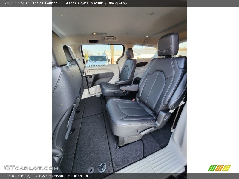 Granite Crystal Metallic / Black/Alloy 2022 Chrysler Pacifica Touring L
