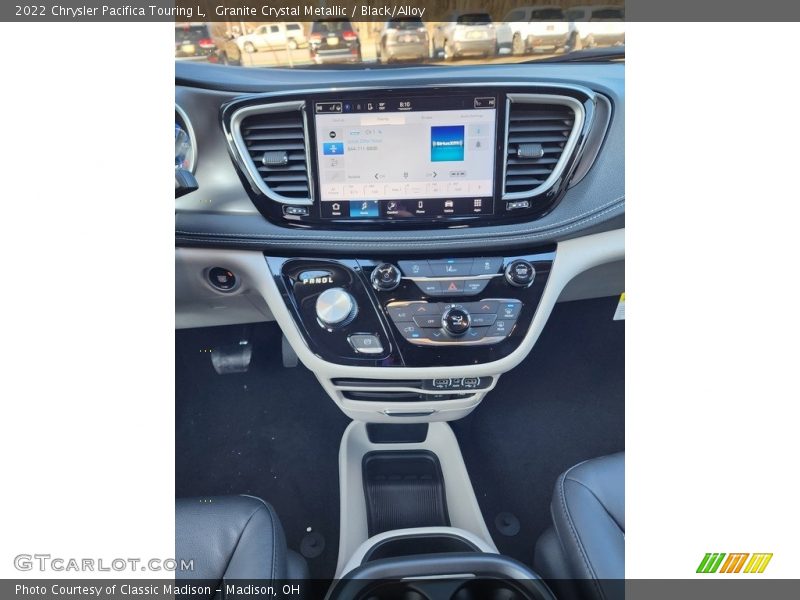Granite Crystal Metallic / Black/Alloy 2022 Chrysler Pacifica Touring L