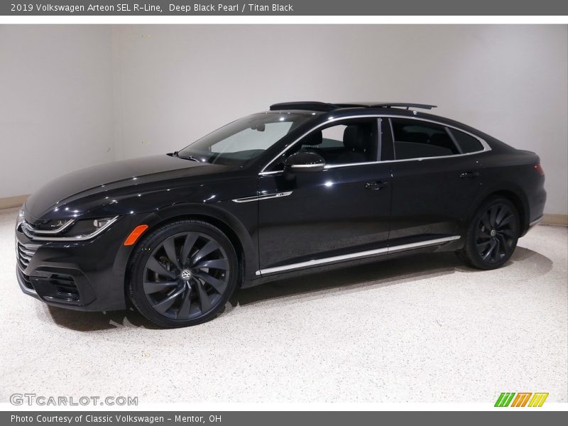 Front 3/4 View of 2019 Arteon SEL R-Line