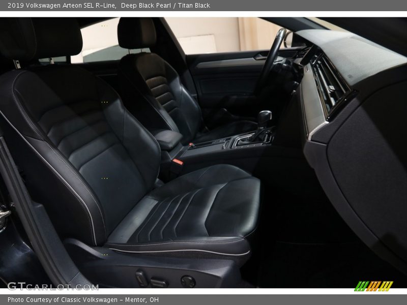 Front Seat of 2019 Arteon SEL R-Line