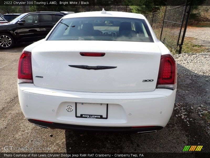 Bright White / Black 2022 Chrysler 300 Touring L AWD