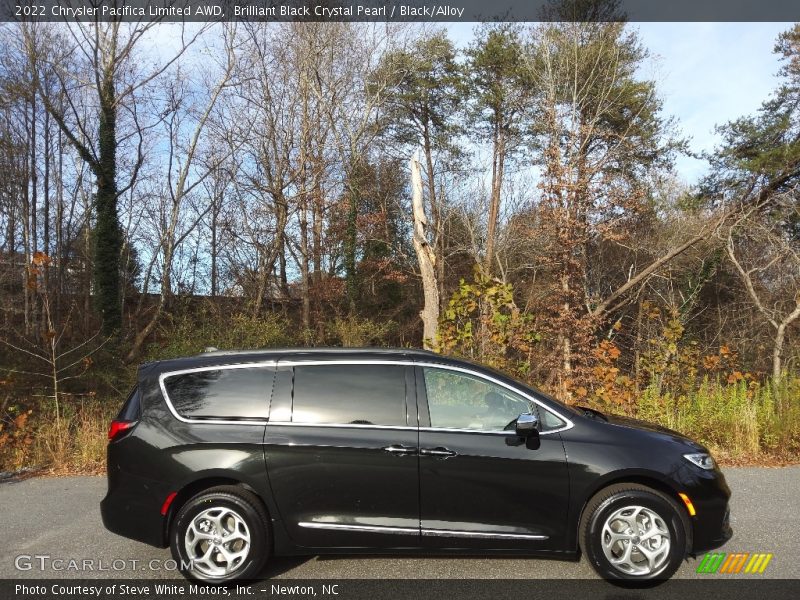 Brilliant Black Crystal Pearl / Black/Alloy 2022 Chrysler Pacifica Limited AWD