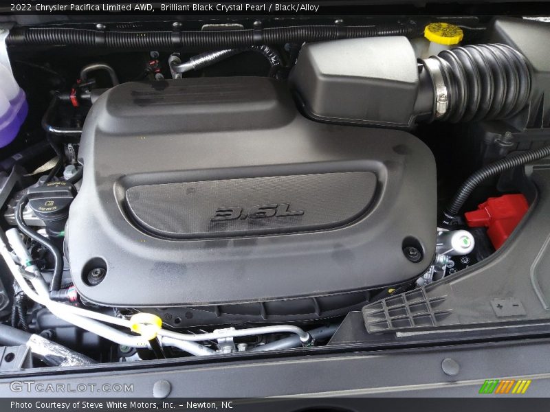 Brilliant Black Crystal Pearl / Black/Alloy 2022 Chrysler Pacifica Limited AWD