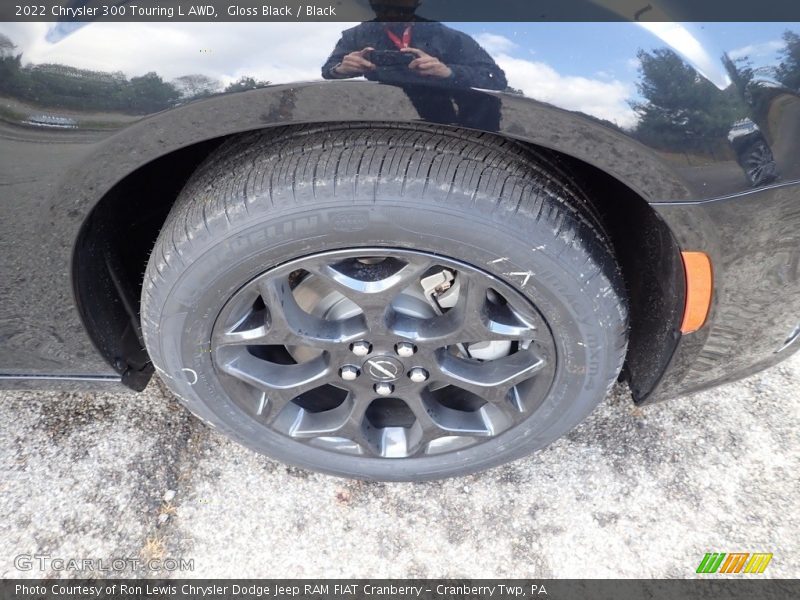  2022 300 Touring L AWD Wheel