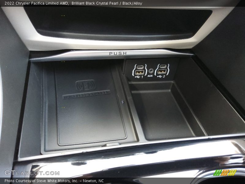 Brilliant Black Crystal Pearl / Black/Alloy 2022 Chrysler Pacifica Limited AWD