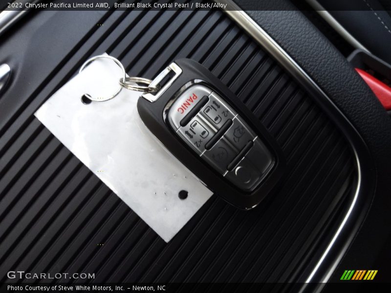 Brilliant Black Crystal Pearl / Black/Alloy 2022 Chrysler Pacifica Limited AWD
