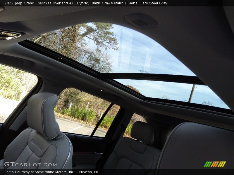 Sunroof of 2022 Grand Cherokee Overland 4XE Hybrid