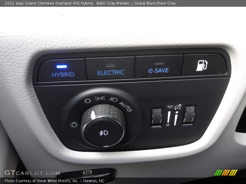 Controls of 2022 Grand Cherokee Overland 4XE Hybrid