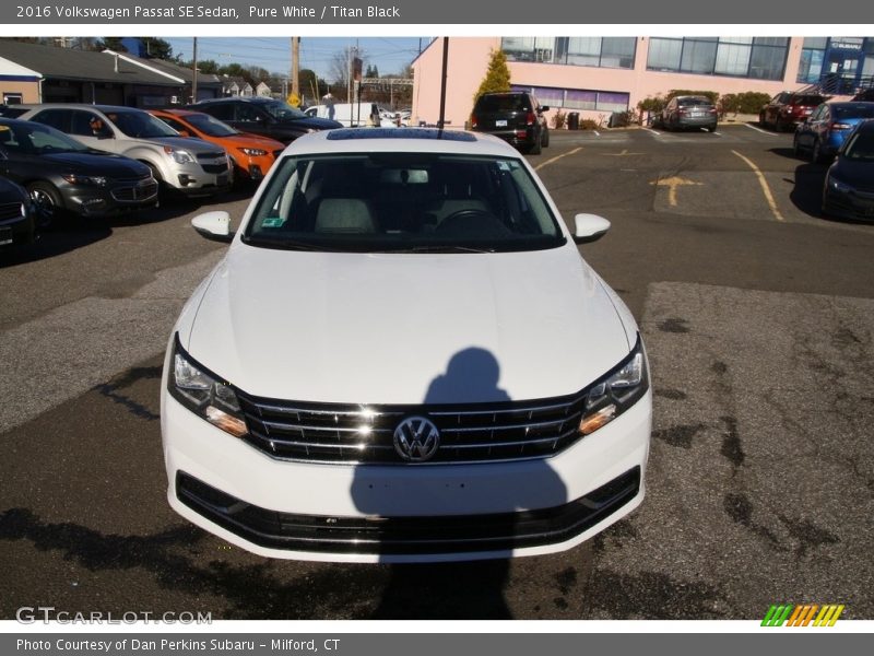 Pure White / Titan Black 2016 Volkswagen Passat SE Sedan