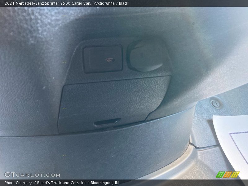 Arctic White / Black 2021 Mercedes-Benz Sprinter 2500 Cargo Van