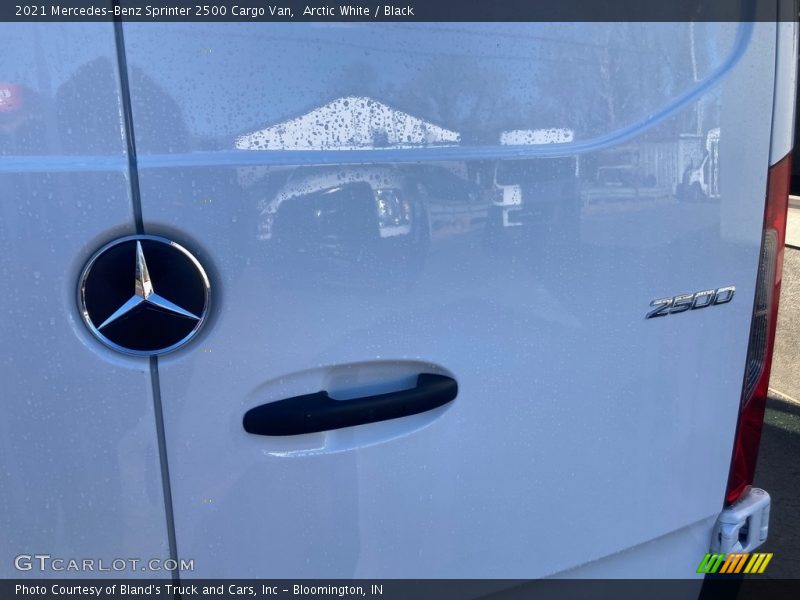Arctic White / Black 2021 Mercedes-Benz Sprinter 2500 Cargo Van