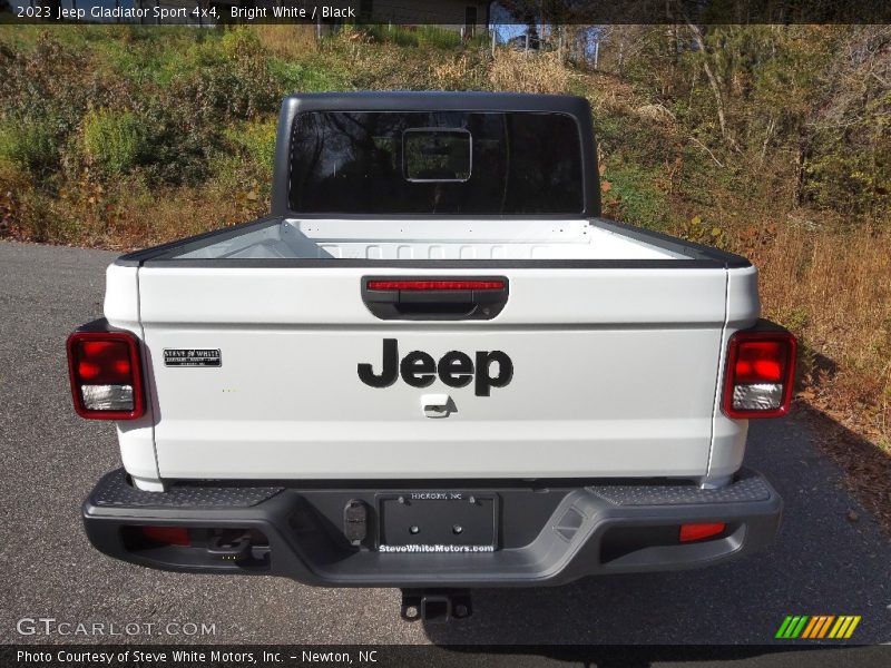 Bright White / Black 2023 Jeep Gladiator Sport 4x4