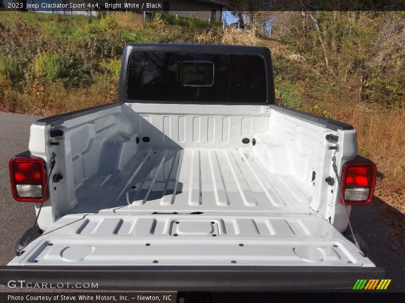 Bright White / Black 2023 Jeep Gladiator Sport 4x4