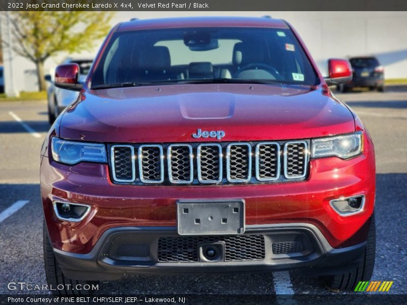 Velvet Red Pearl / Black 2022 Jeep Grand Cherokee Laredo X 4x4