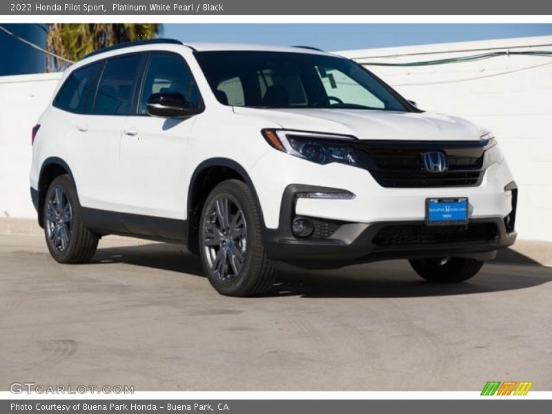 Front 3/4 View of 2022 Pilot Sport