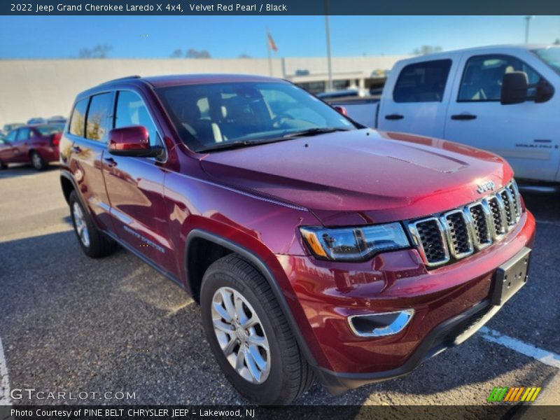 Velvet Red Pearl / Black 2022 Jeep Grand Cherokee Laredo X 4x4