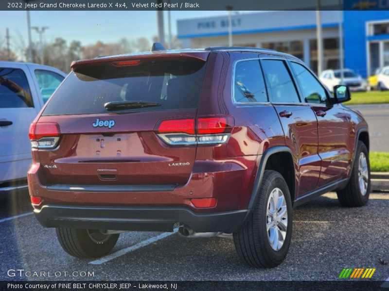 Velvet Red Pearl / Black 2022 Jeep Grand Cherokee Laredo X 4x4
