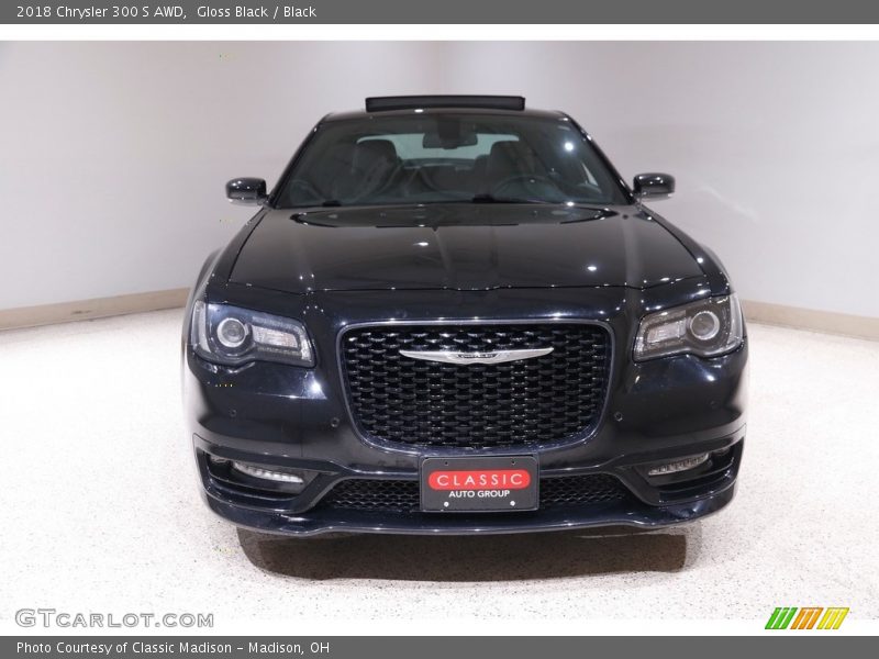 Gloss Black / Black 2018 Chrysler 300 S AWD