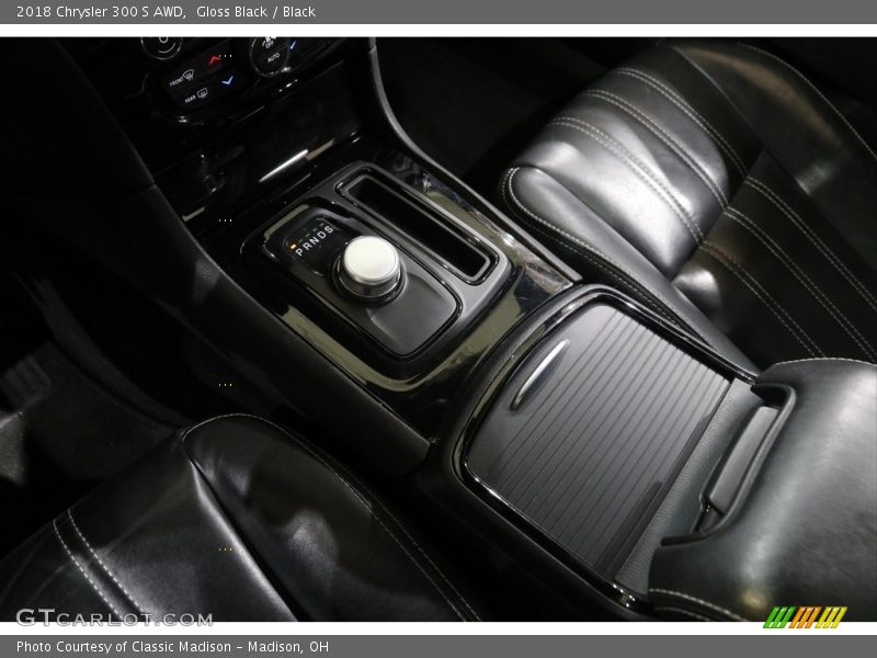 Gloss Black / Black 2018 Chrysler 300 S AWD