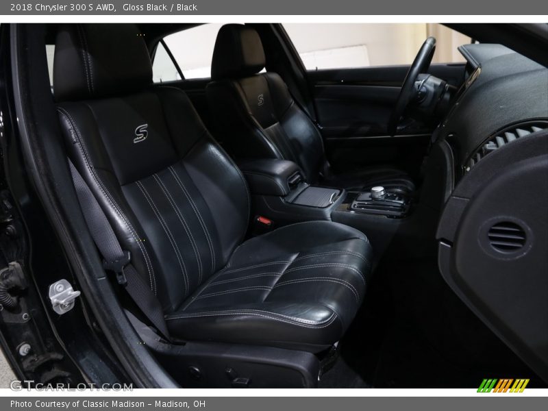 Gloss Black / Black 2018 Chrysler 300 S AWD